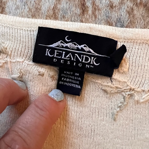 Icelandic Design Button Front Pattern Cardigan - Picture 4 of 9